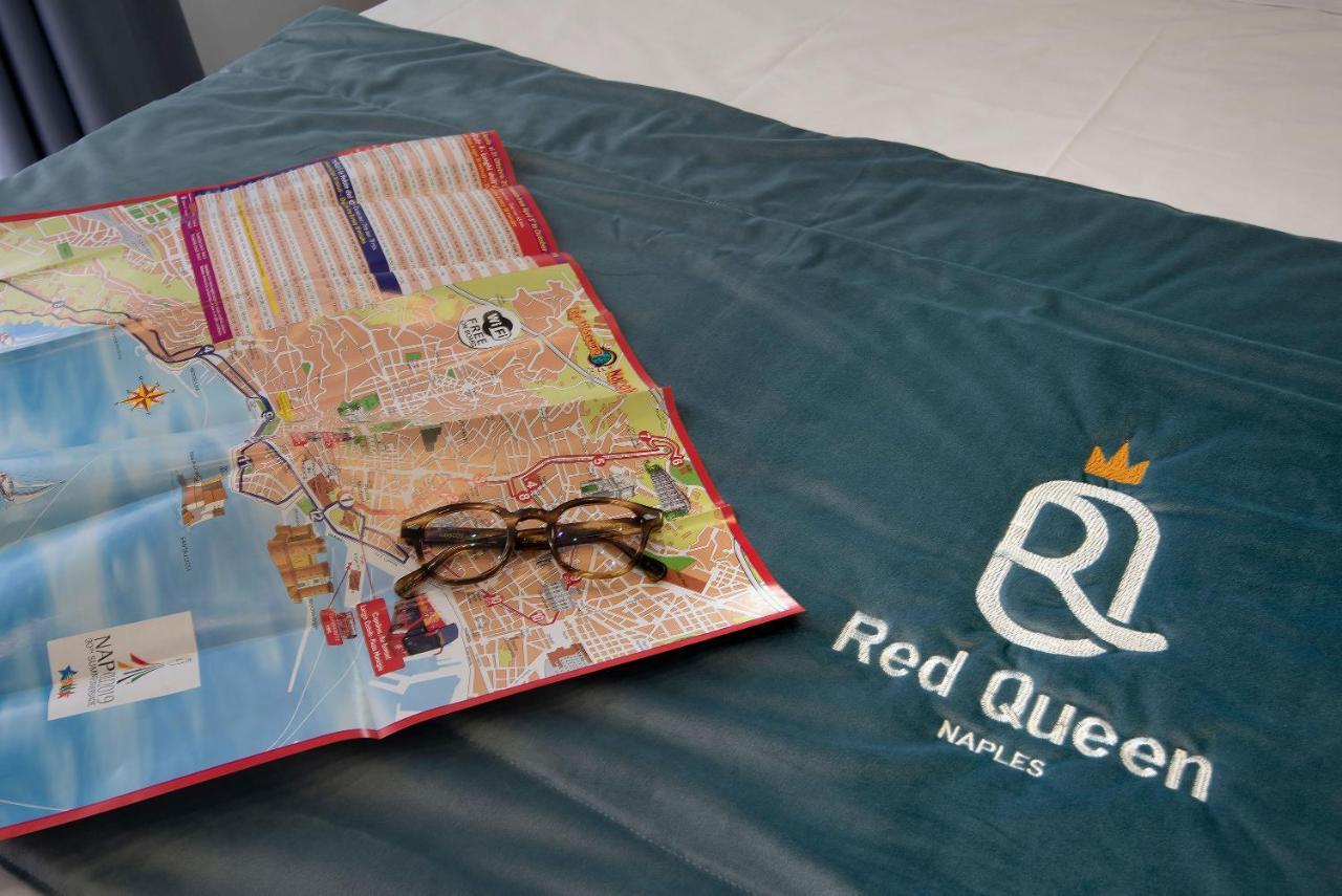 Red Queen نابولي المظهر الخارجي الصورة