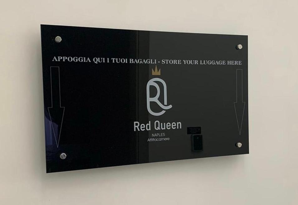 Red Queen نابولي المظهر الخارجي الصورة